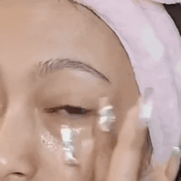 EyeFirm™ Fjerner 92% af poser og rynker på kun 5 minutter, med direkte synlige resultater